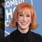 Kathy Griffin usa el Twitter de su mamá muerta después de que Elon Musk suspendiera su cuenta