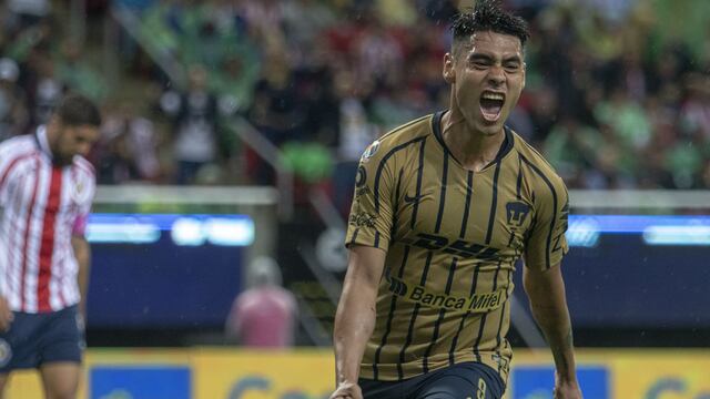 Pumas se sacudió el maleficio con gol de Mora.