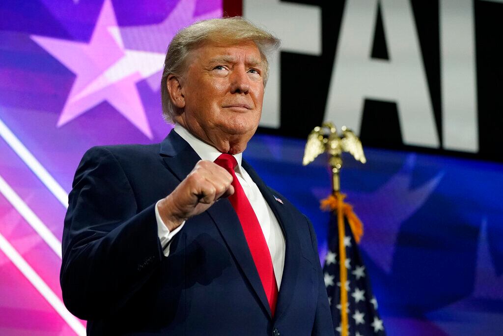 Robo de pasaportes del FBI es para que Donald Trump no salga del país