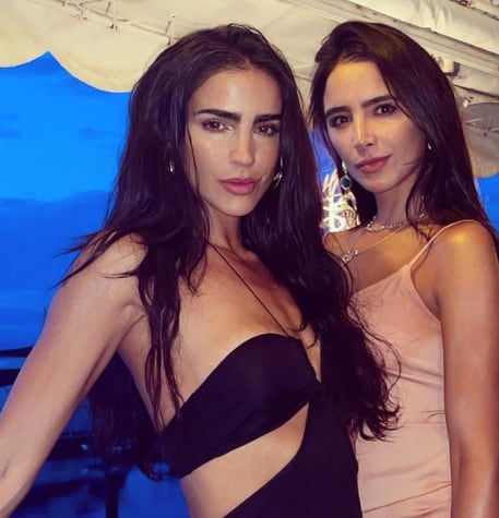 Bárbara de Regil y su hermana Mika de Regil.