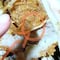 KFC: Captan en video pollo con gusanos en restaurante de Querétaro