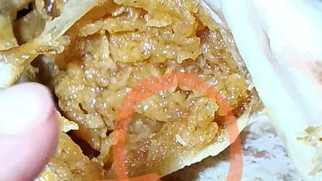 Pollo de KFC con gusanos