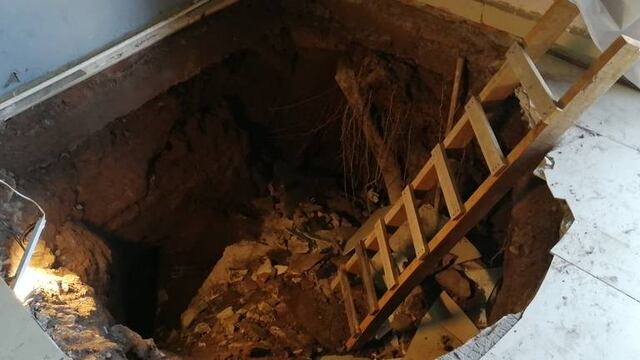 Socavón abierto en casa