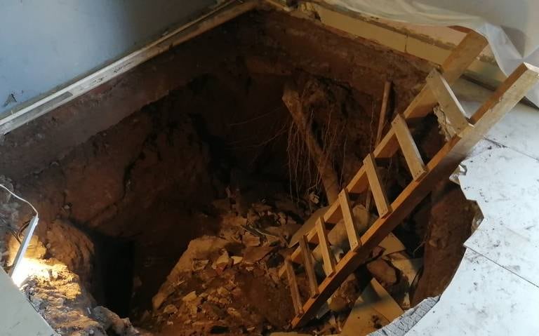 Socavón abierto en casa