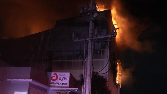 Incendio en Apodaca, Nuevo León: Fuego consume planta procesadora de pollo “Ayvi”