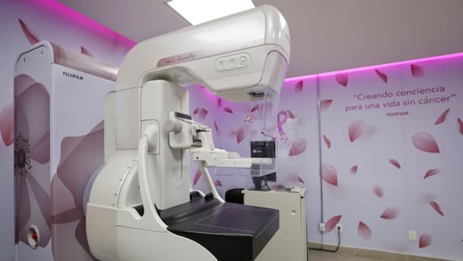 Claudia Sheinbaum y Martí Batres fortalecen salud de la mujer en el ISSSTE