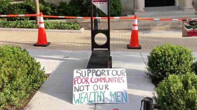 Guillotina en casa de Jeff Bezos