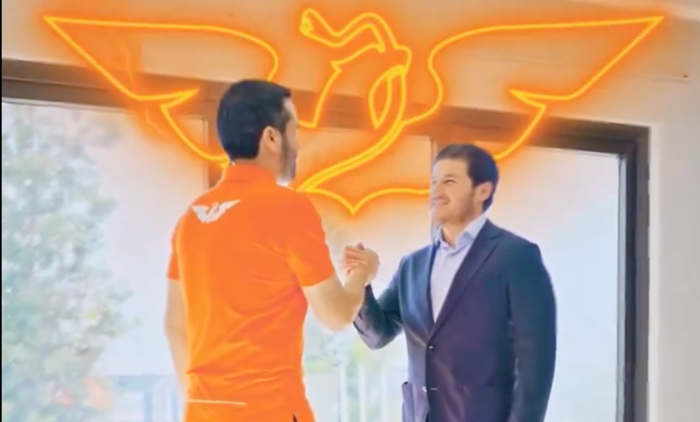 Por entregarle los tenis fosfo fosfo a Jorge Álvarez Máynez, el PRD denuncia a Samuel García