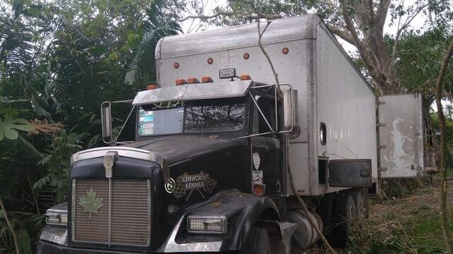 En Tierra Blanca recuperaron un tractocamión marca Kenworth.