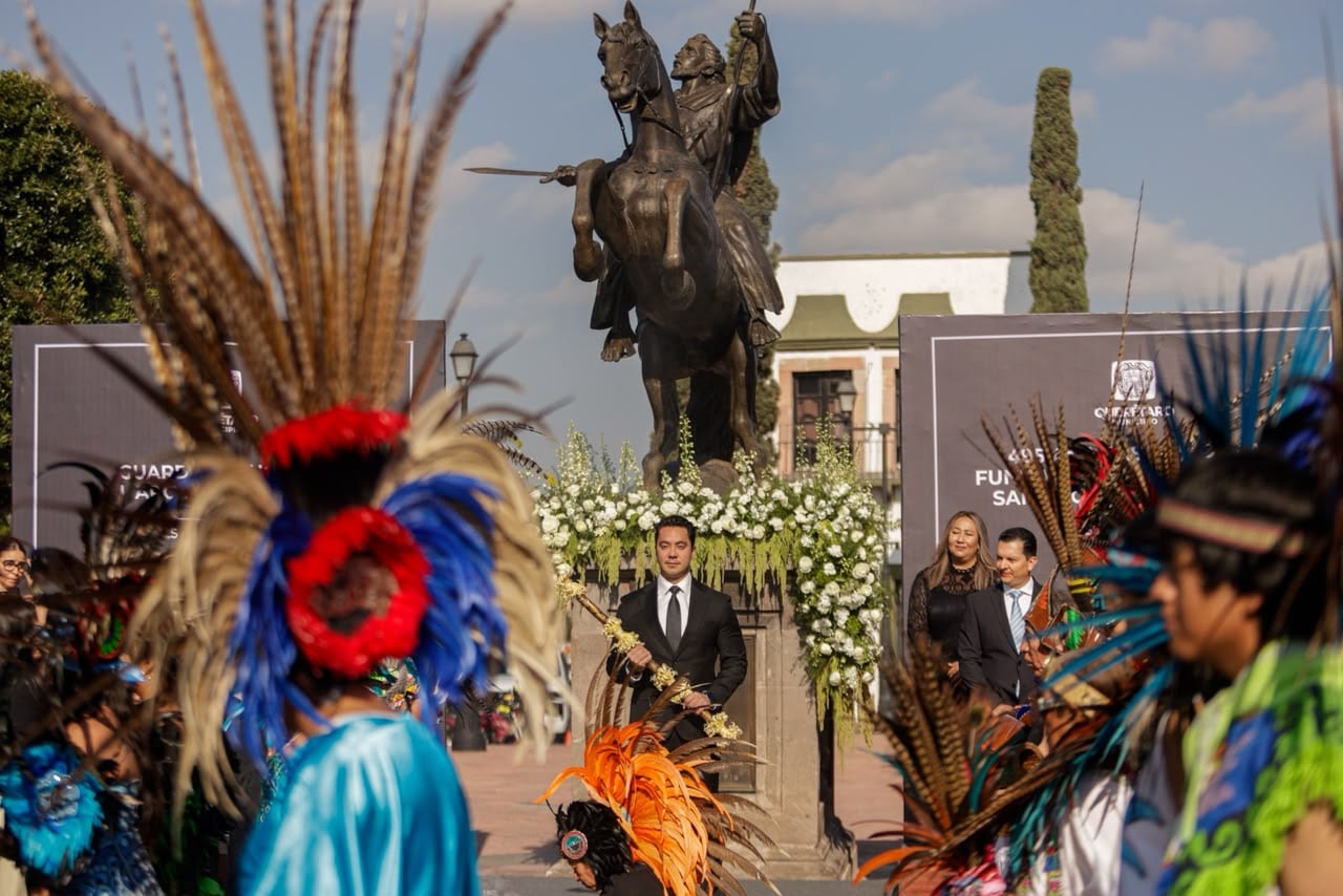Felifer Macías conmemora el 495 aniversario de la fundación de Santiago de Querétaro.