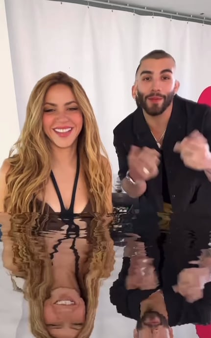 Manuel Turizo se pone juguetón con Shakira.