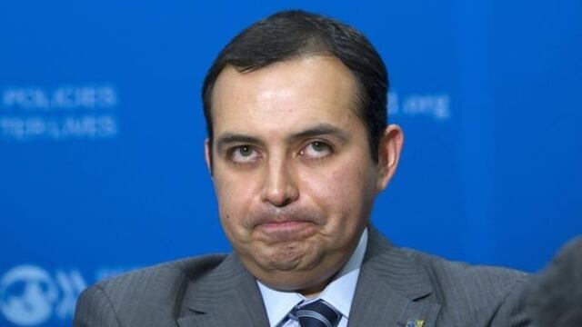 Ayer el senador panista Enerto Cordero se le captó en las gradas de la 49 edición del Super Bowl.