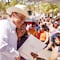 Alfonso Durazo entregó escrituras gratuitas a familias de Sonora