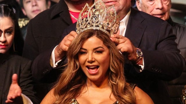 Aleida Núñez como reina del mariachi.