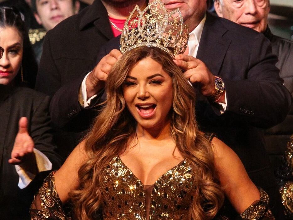 Aleida Núñez como reina del mariachi.