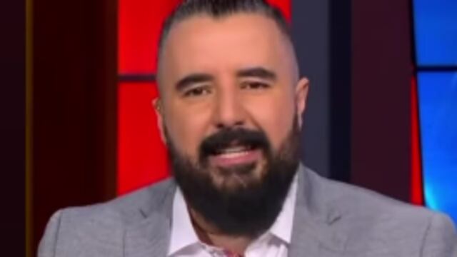 Álvaro Morales tunde a Alexis Vega