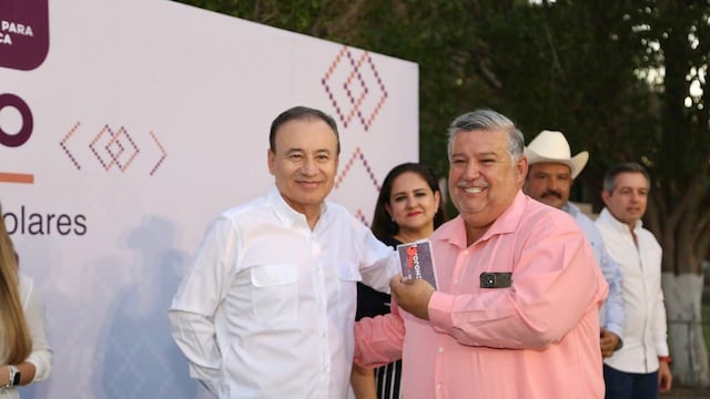 Alfonso Durazo entrega camiones en apoyo a los estudiantes