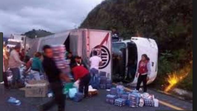 decenas de personas hicieron acto de rapiña sin pensar en nuestros hermanos que hoy sufren y acabaron llevándose los víveres destinados a damnificados en Oaxaca