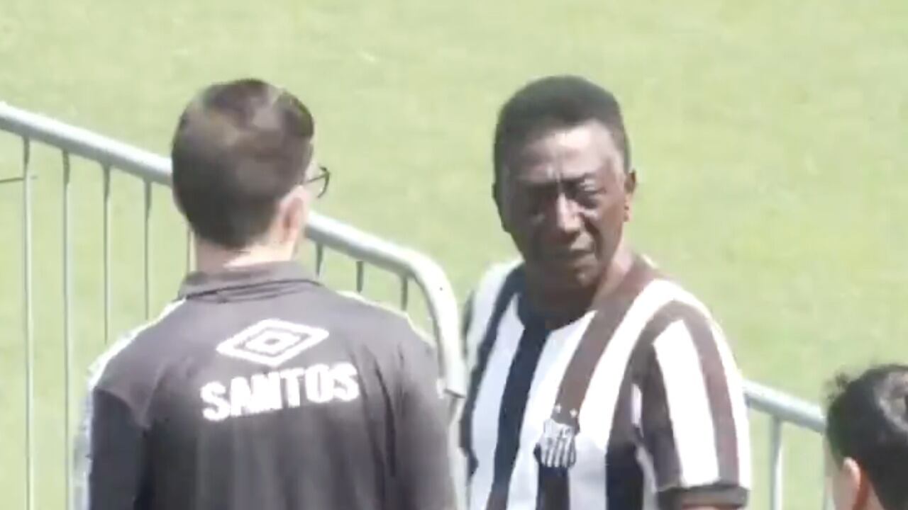 Aparece el doble de Pelé en el funeral de O Rei