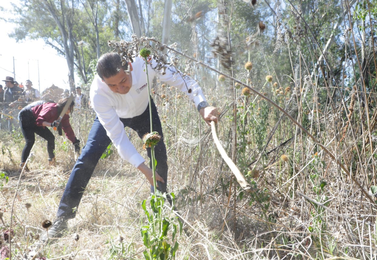 Alejandro Armenta encabeza faena de limpieza