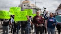 Comerciantes toman Eje Central en protesta por las vallas de la CNTE