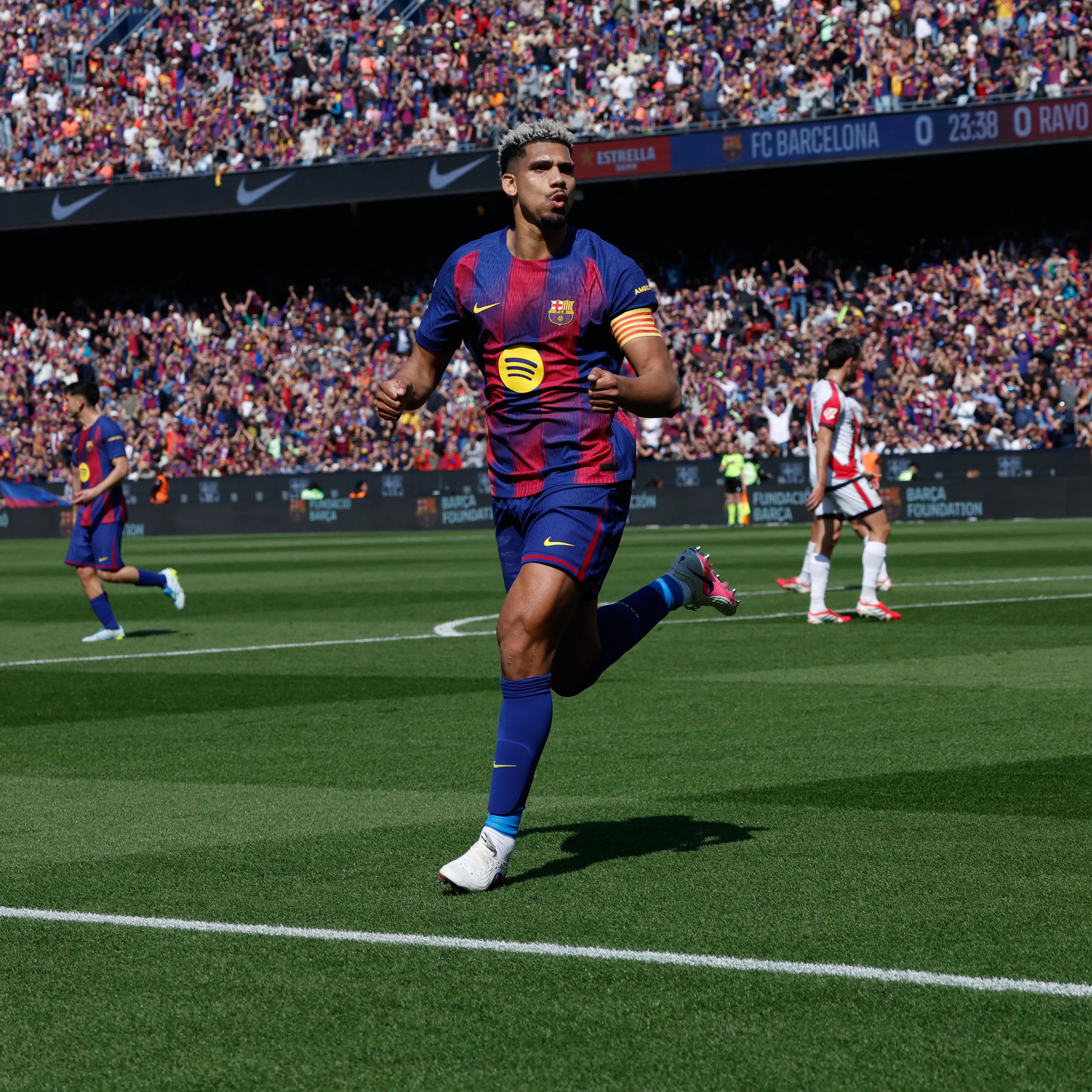 FC Barcelona gana por la mínima al Rayo Vallecano y mantiene el liderato de LaLiga