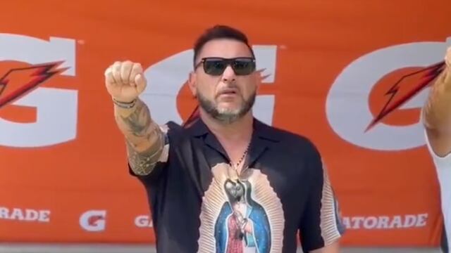 Antonio Mohamed con su camisa de la Virgen de Guadalupe