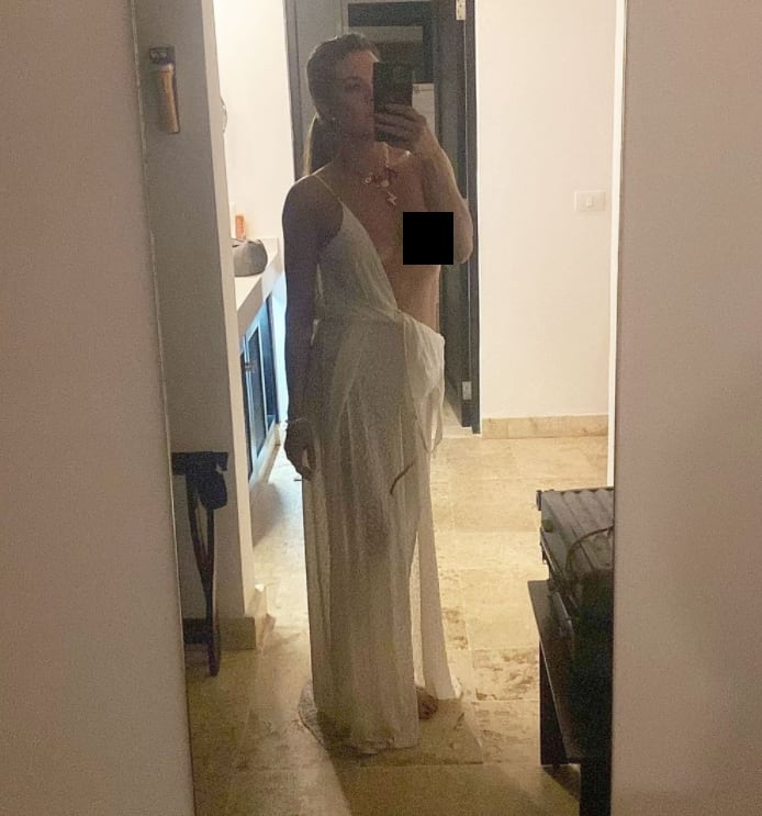 Alicia Machado muestra un seno