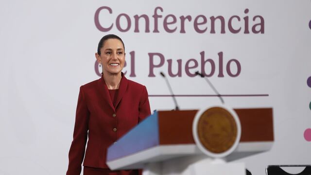 La presidenta de México, Claudia Sheinbaum, llega al Salón Tesorería de Palacio Nacional