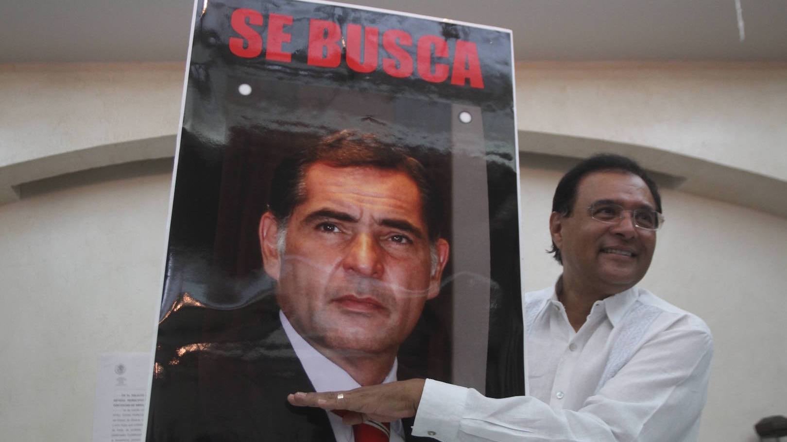 Benjamín Robles Montoya emprendió la campaña "Se Busca" para dar con el paradero de Gabino Cué.