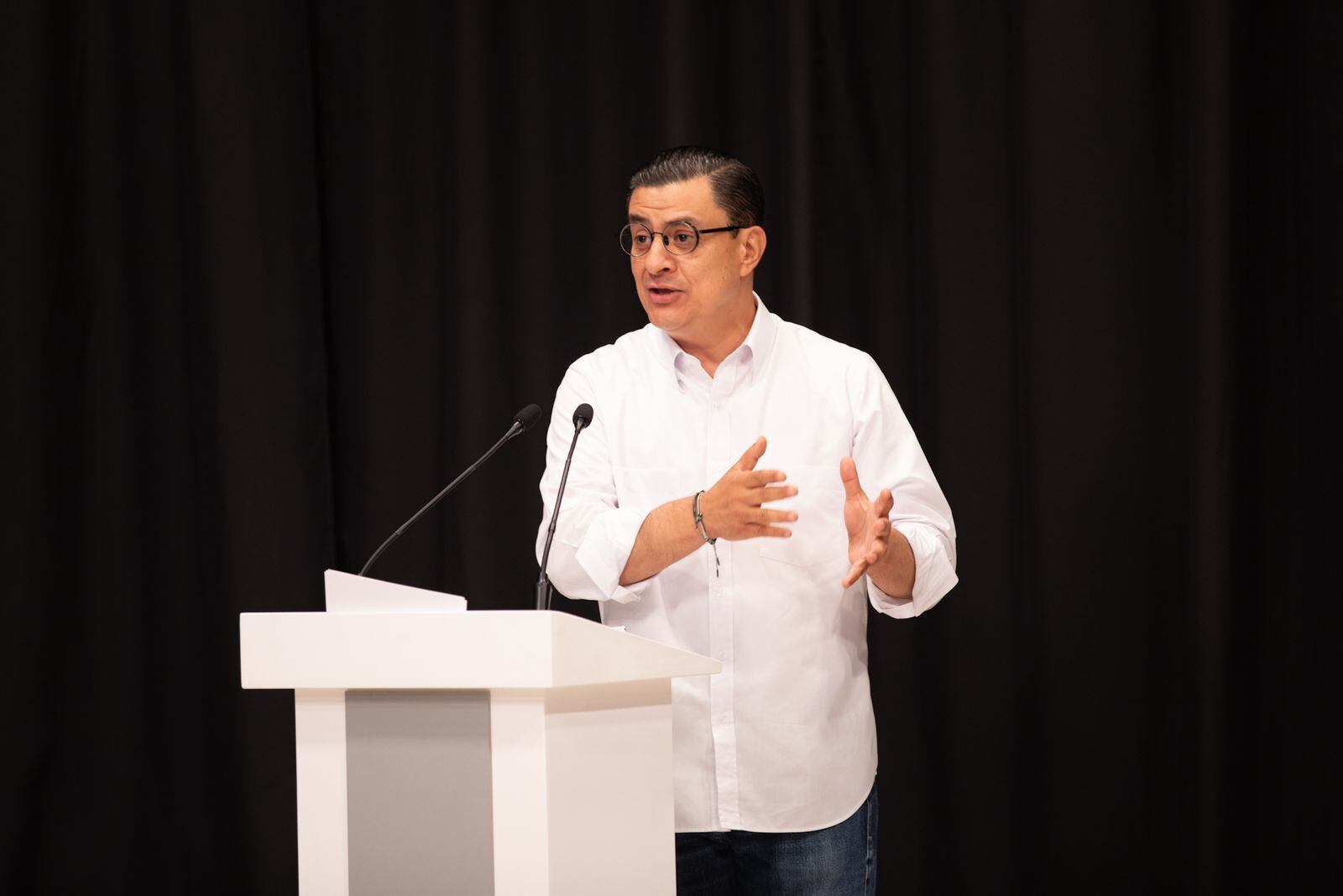 Chema Martínez en el primer debate por la alcaldía de Guadalajara