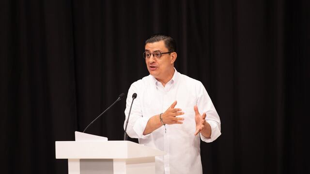 Chema Martínez en el primer debate por la alcaldía de Guadalajara