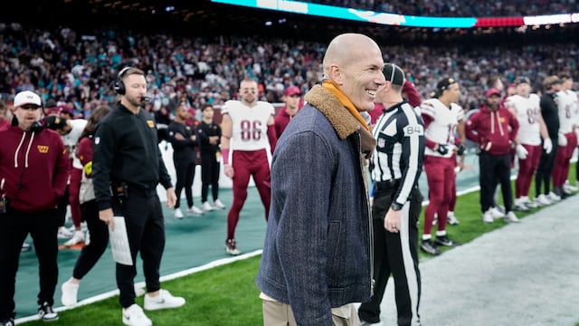 Zinedine Zidane regresa a los banquillos y no con un club; dirigirá a histórica Selección Nacional.