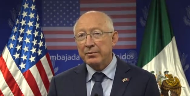 Embajador Ken Salazar rinde informe sobre operativo contra narcotráfico