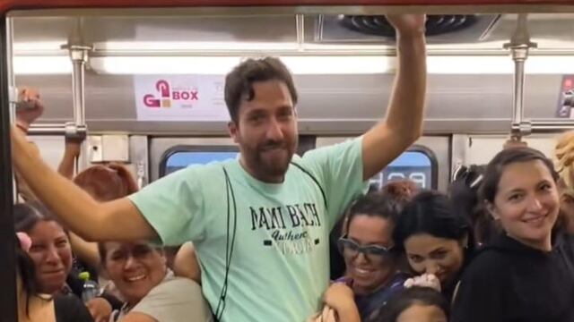 Extranjero en vagón exclusivo en Metro de la CDMX