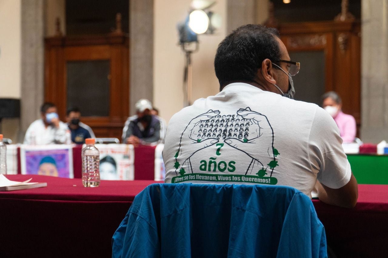 Reunión de las familias de los 43 con AMLO