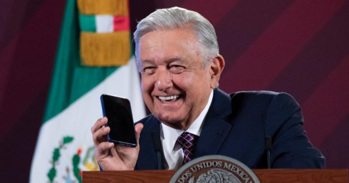 VIDEO: AMLO tiene inesperada llamada en vivo en su conferencia mañanera