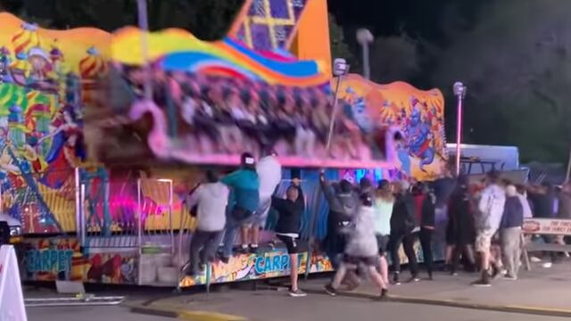 Juego mecánico se levanta del suelo