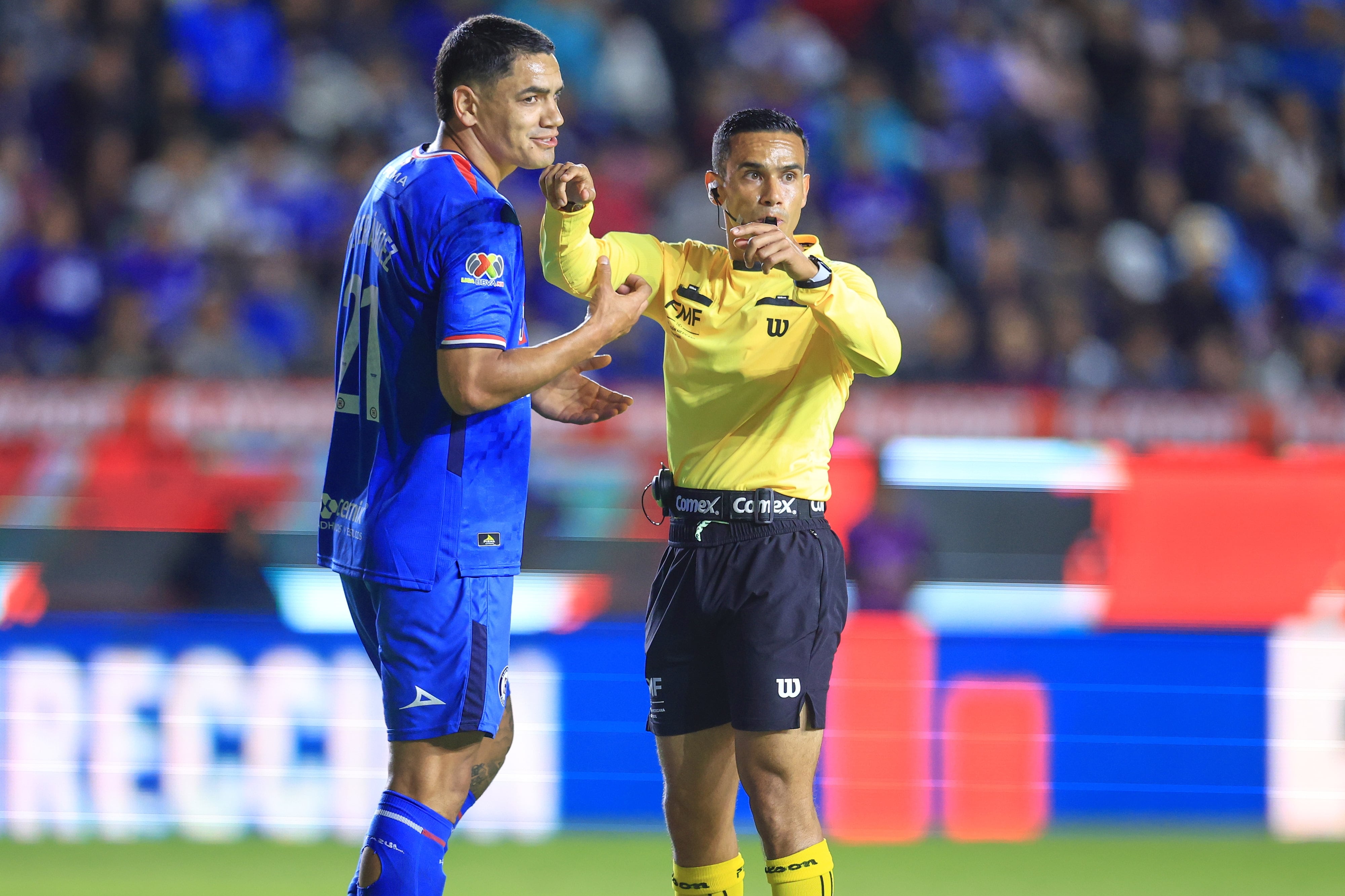 La prueba de que Cruz Azul volvió a ser beneficiado por el arbitraje; así le ayudaron en triunfo vs Pachuca.