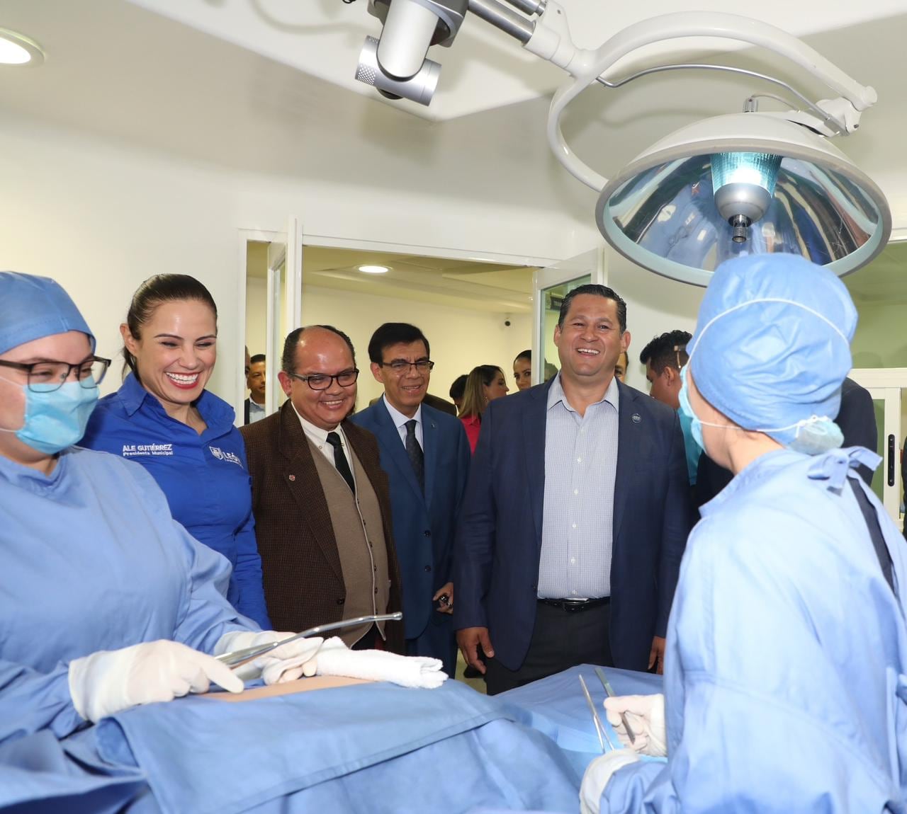 Diego Sinhue, estudiantes de medicina