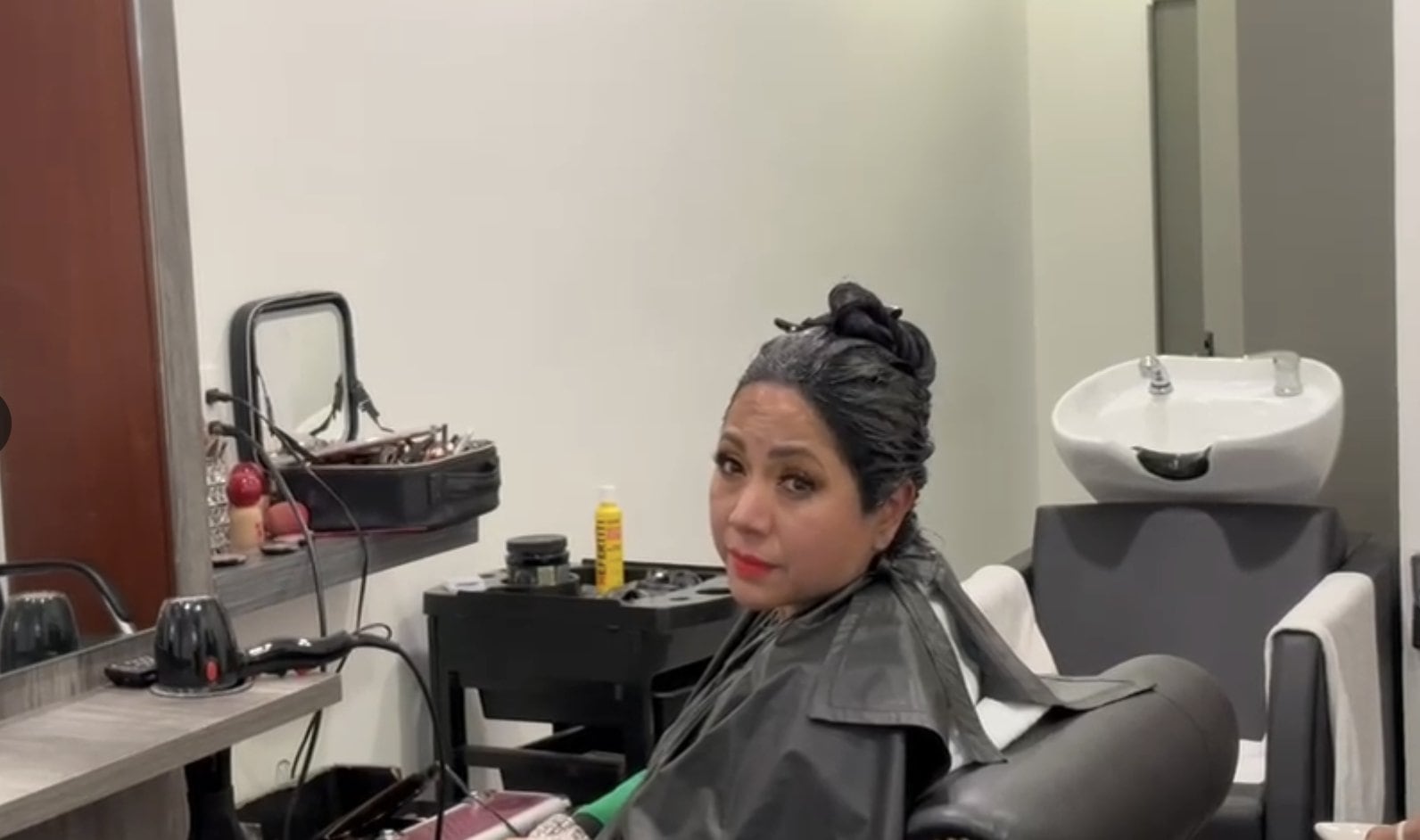 Salón de belleza en el Senado