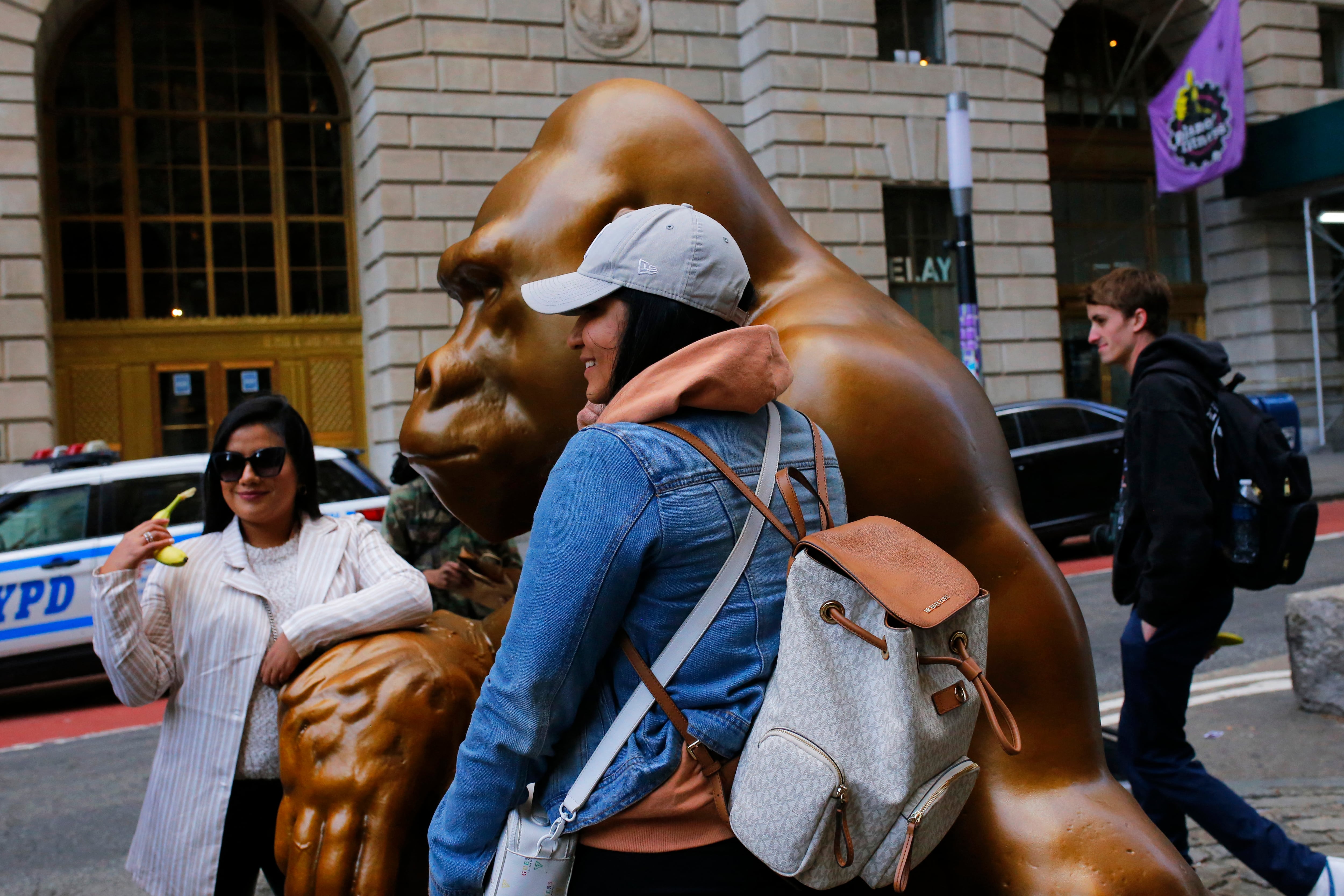 Estatua del gorila Harambe en Wall Street