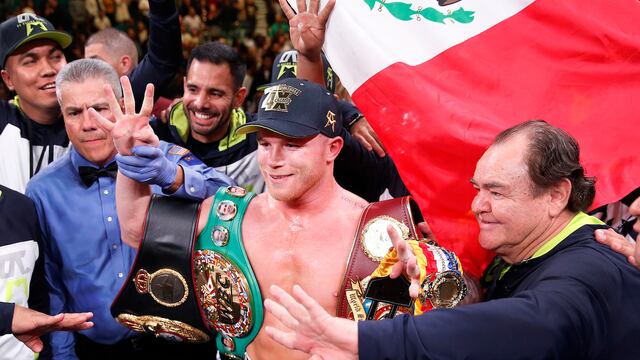 Canelo se proclamó campeón de peso semipesado de la OMB