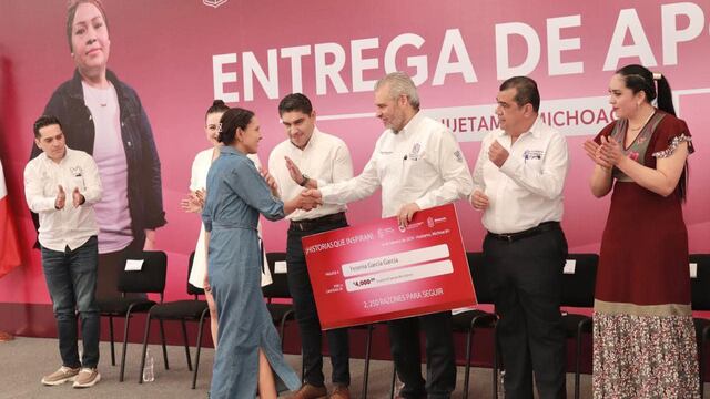 Entrega de apoyos a mujeres con cáncer en Michoacán