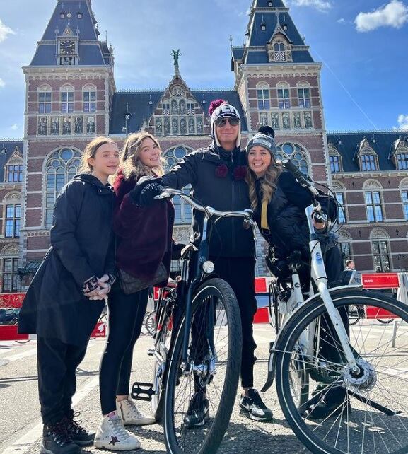 Andrea Legarreta, Erik Rubín y sus hijas Mia y Nina