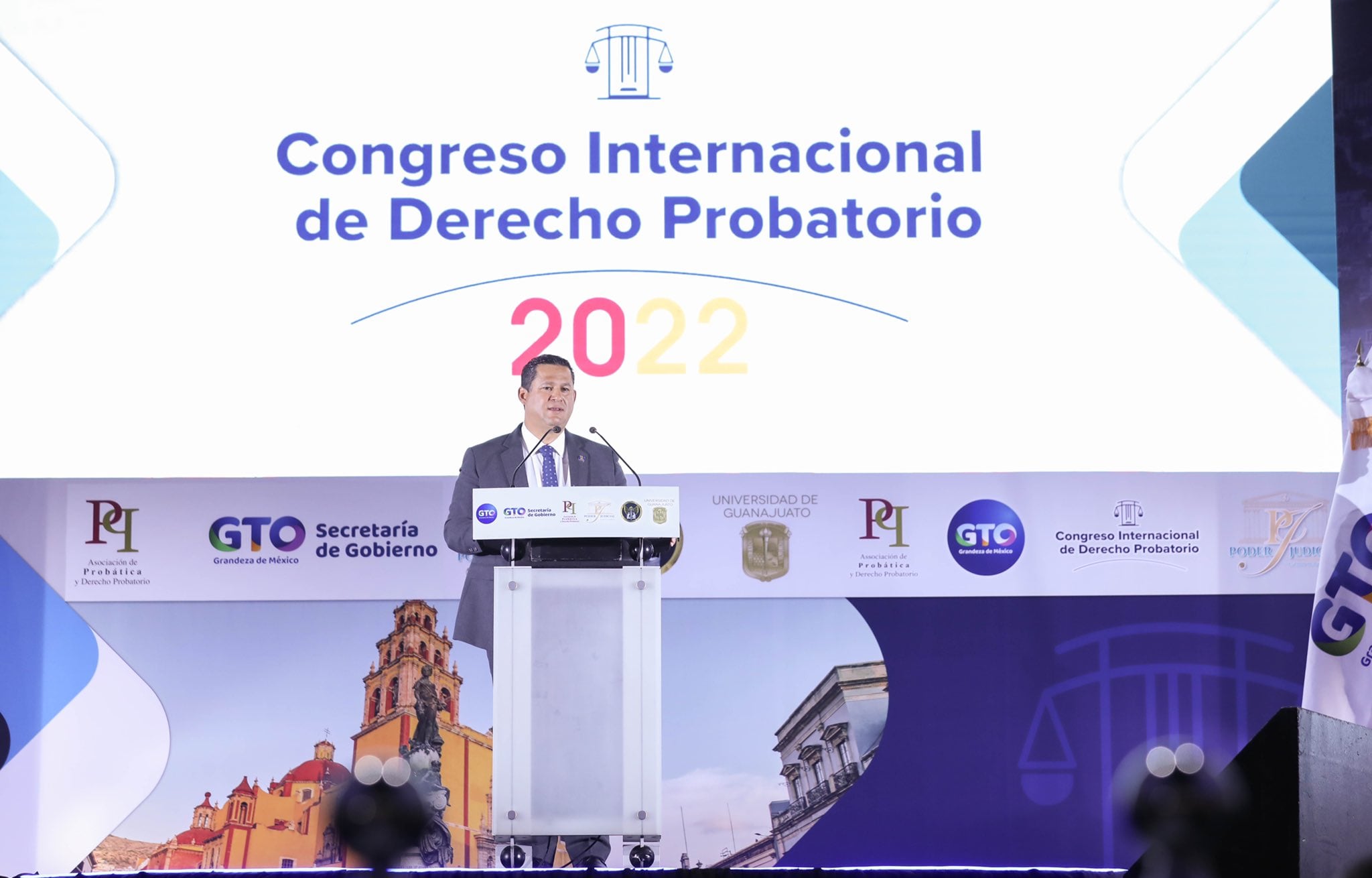 Diego Sinhue Rodríguez preside ceremonia de clausura de Congreso Internacional de Derecho Probatorio