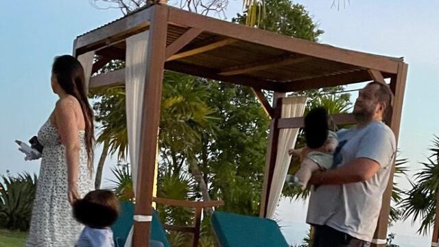 Carolyn Adams y José Ramón López Beltrán