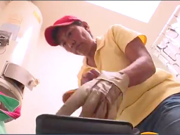 Un trabajo de plomería mal hecho la llevó a conocer su vocación.