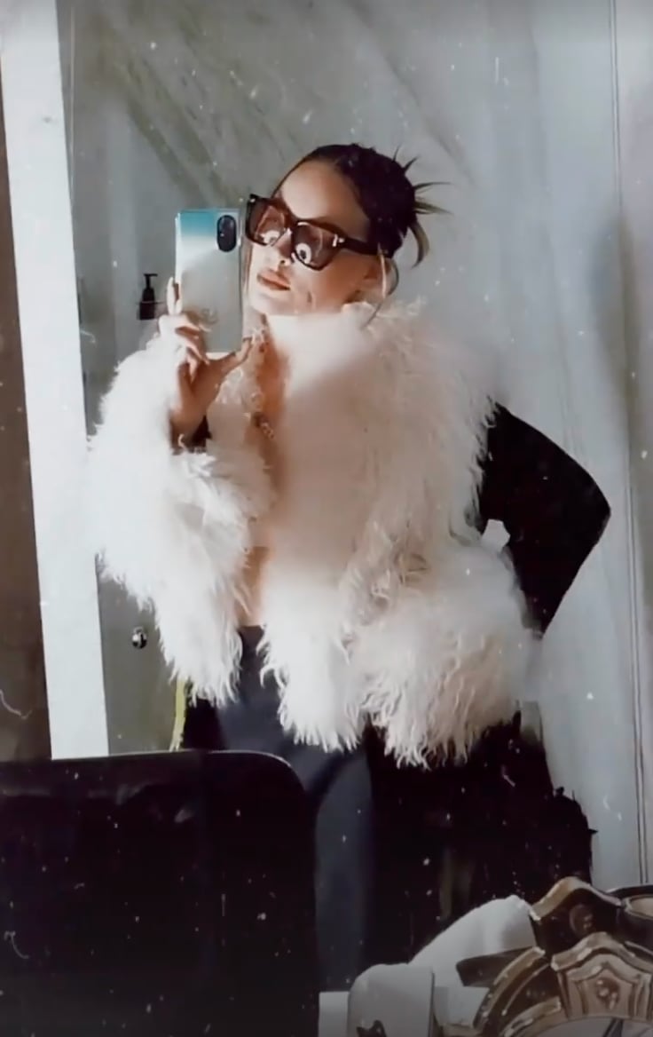 Belinda frente al espejo