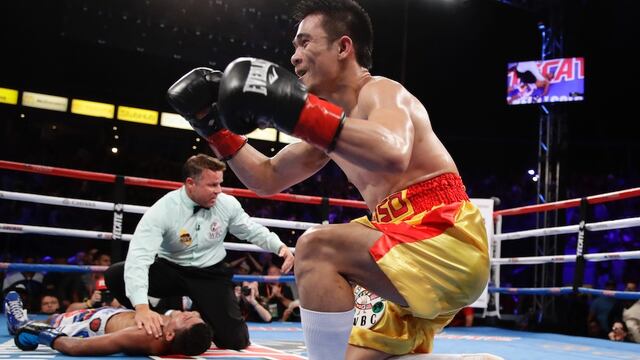 Sor Rungvisai celebra el triunfo mientras González era atendido